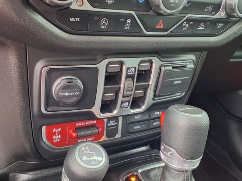 Used 2025 Jeep Gladiator Willys image 11