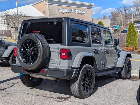 Used 2023 Jeep Wrangler Unlimited Sahara w/ Cold Weather Group AWD/4WD image 5