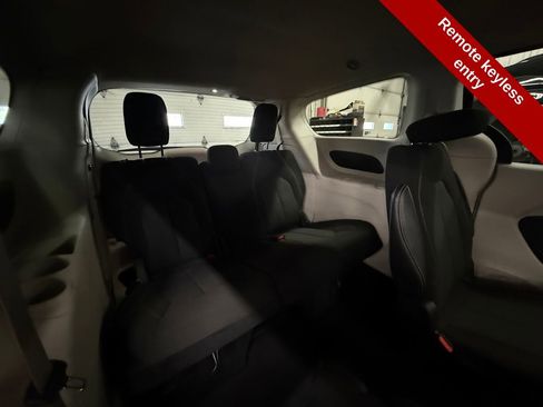 Used 2022 Chrysler Voyager LX FWD image 36