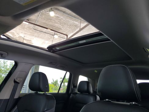 Used 2023 Volkswagen Atlas SEL Premium AWD/4WD image 21