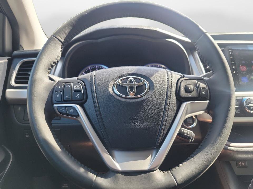 Used 2014 Toyota Highlander XLE FWD image 13