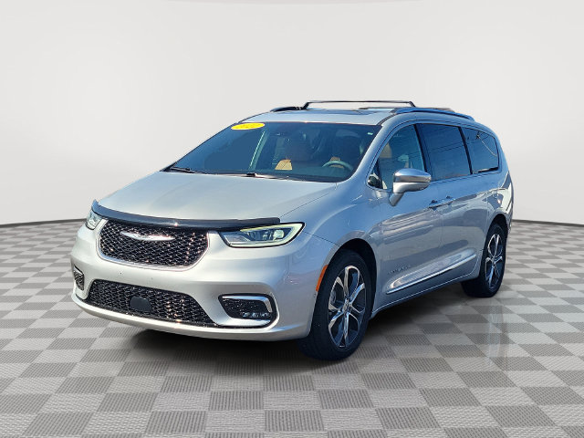 Used 2022 Chrysler Pacifica Pinnacle AWD/4WD image 2