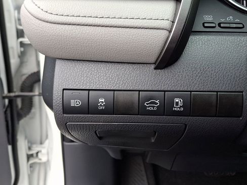 Used 2022 Toyota Camry LE image 25