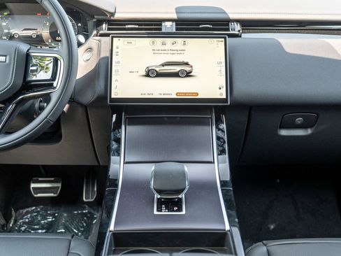 New 2026 Land Rover Range Rover Velar Dynamic SE image 19