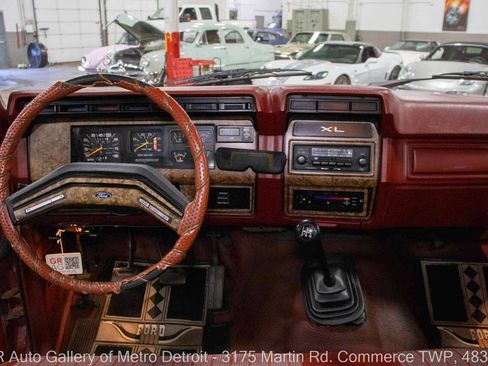 Used 1986 Ford F350 2WD Regular Cab image 16