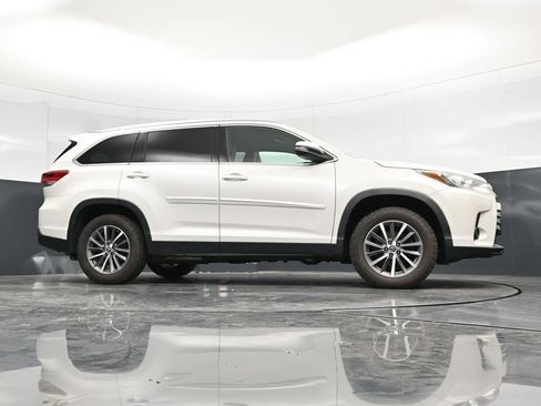 Used 2019 Toyota Highlander XLE AWD/4WD image 54