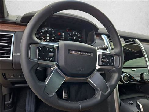 Certified 2025 Land Rover Discovery Dynamic SE AWD/4WD image 11