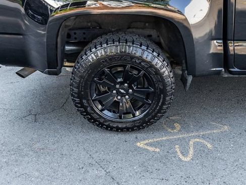 Used 2017 Chevrolet Colorado Z71 w/ Z71 Midnight Edition AWD/4WD image 6