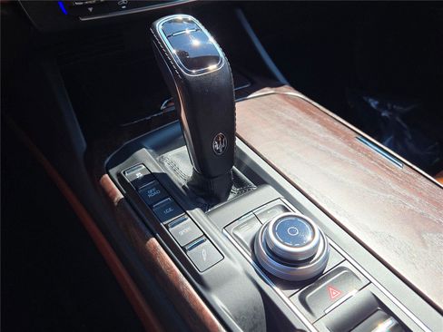 Used 2019 Maserati Levante GranLusso image 31