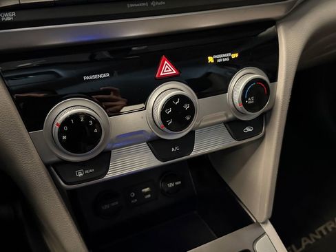 Used 2019 Hyundai Elantra SEL FWD image 15