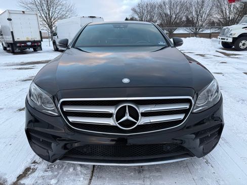 Used 2017 Mercedes-Benz E 300 4MATIC image 2