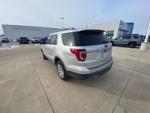 Used 2018 Ford Explorer XLT image 6