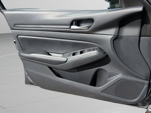 Used 2024 Nissan Altima 2.5 SV image 16