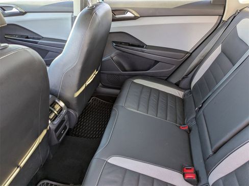 Used 2022 Volkswagen Taos SEL w/ Panoramic Sunroof Package image 28