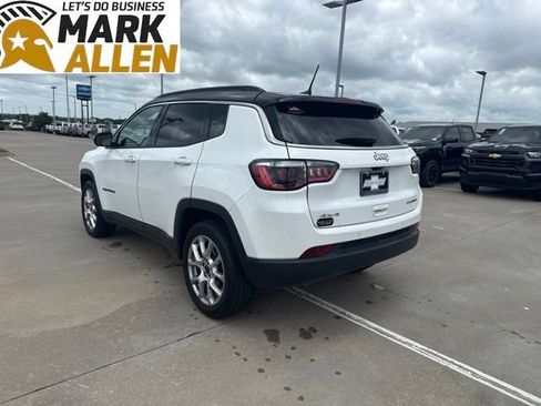 Used 2025 Jeep Compass Limited AWD/4WD image 4