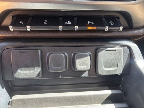 Used 2017 Chevrolet Silverado 1500 LTZ Z71 image 34