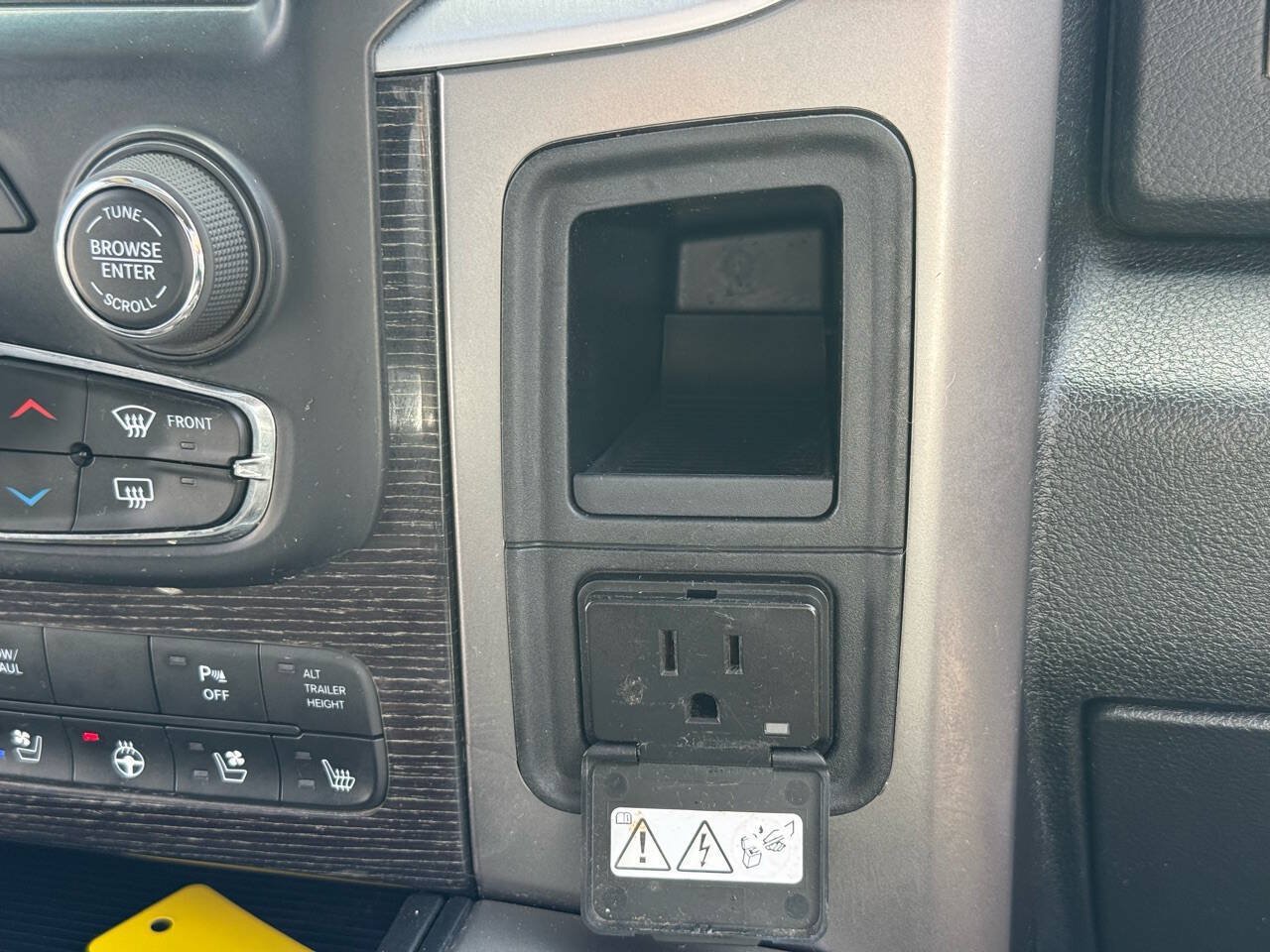 Used 2015 RAM 2500 Limited AWD/4WD image 27