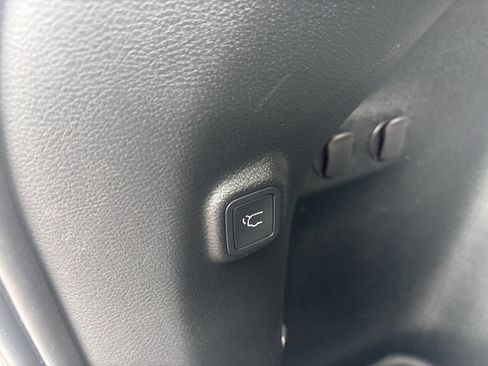 Used 2019 Jeep Cherokee Limited image 14