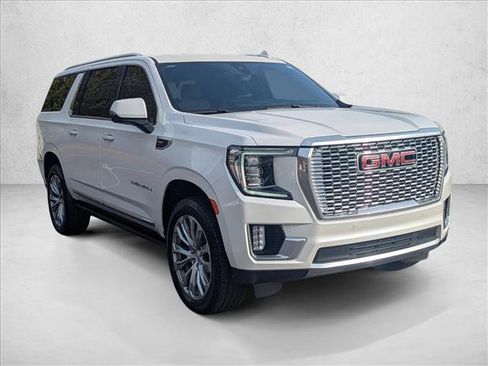 Used 2021 GMC Yukon XL Denali w/ Denali Ultimate Package image 3