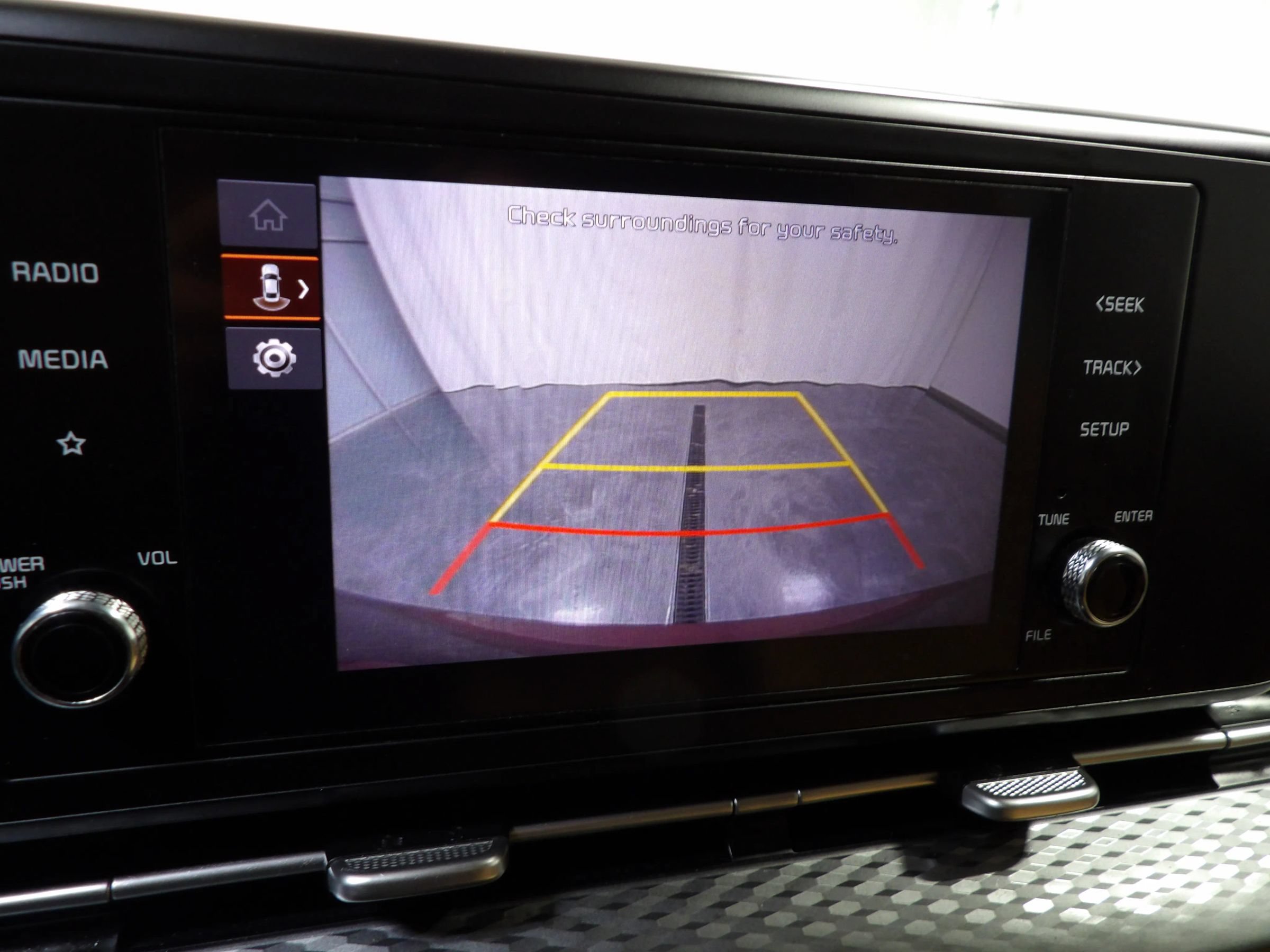 Used 2024 Kia Carnival LX FWD image 23