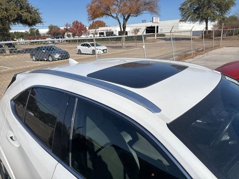 Used 2022 Lexus UX 200 w/ Premium Package image 5