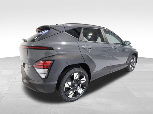 Used 2025 Hyundai Kona SEL FWD image 4