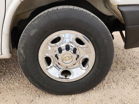 Used 2012 Chevrolet Express 2500 image 7