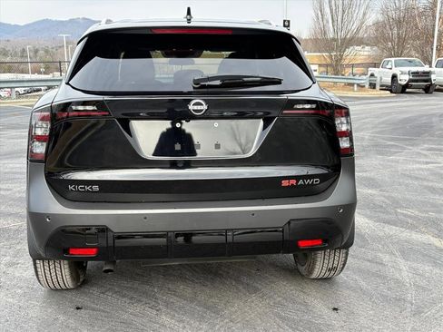 Certified 2025 Nissan Kicks SR image 7