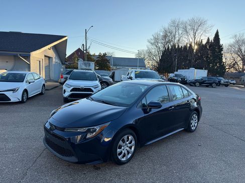 Used 2022 Toyota Corolla LE image 3