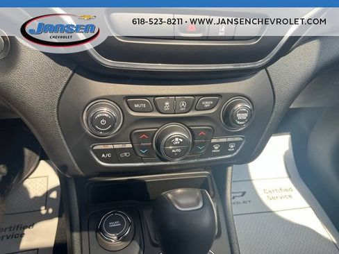 Used 2022 Jeep Cherokee Latitude Lux w/ Sun & Sound Group AWD/4WD image 30