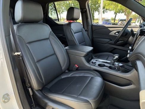 Used 2023 Chevrolet Traverse LT w/ Rear Camera Mirror Package FWD image 34