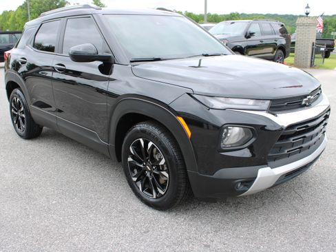 Used 2022 Chevrolet TrailBlazer LT w/ Convenience Package FWD image 4