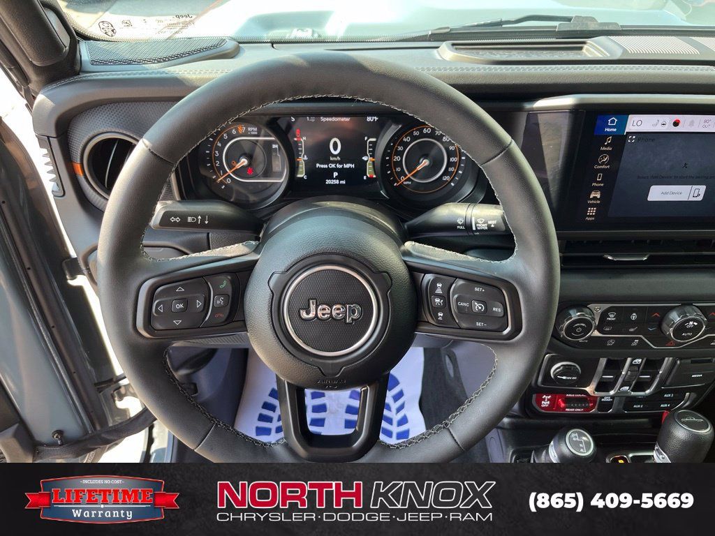 Used 2025 Jeep Gladiator Mojave w/ Convenience Group AWD/4WD image 8