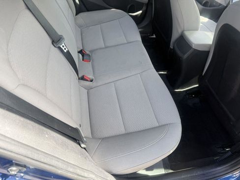 Used 2020 Hyundai Elantra SE FWD image 18