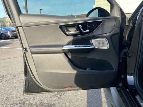 Used 2024 Mercedes-Benz GLC 300 4MATIC image 25