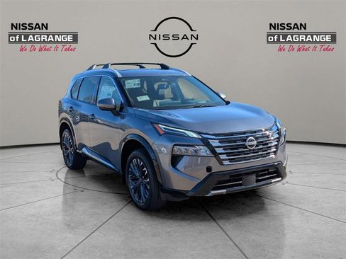 New 2026 Nissan Rogue Platinum image 3