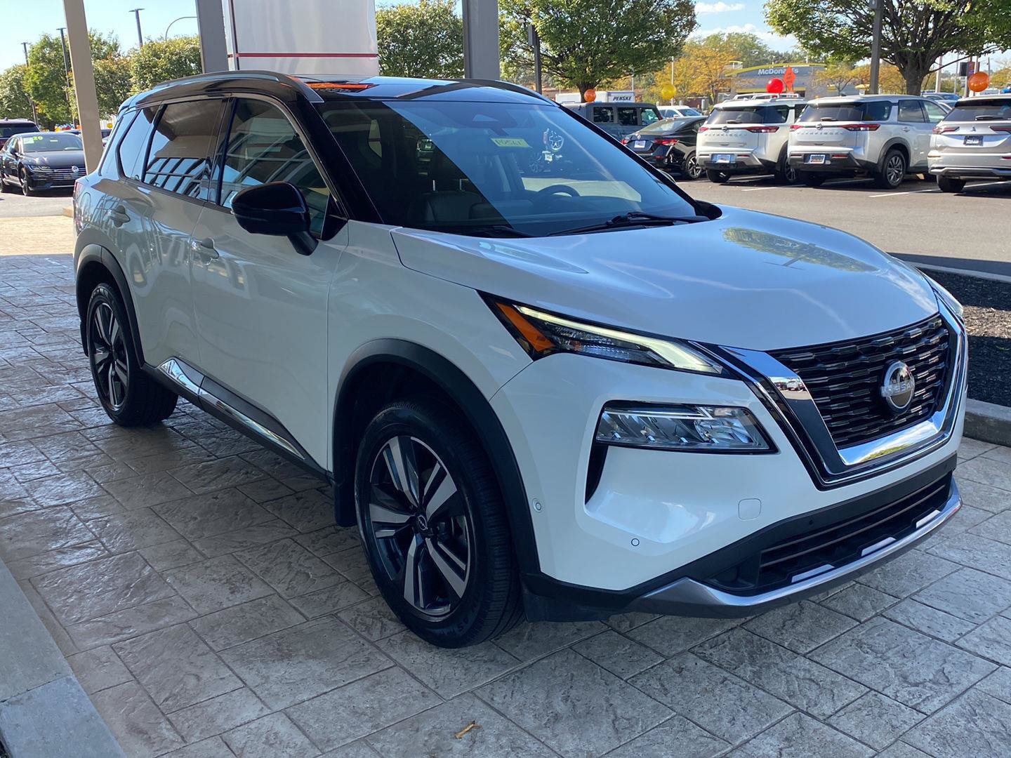 Certified 2023 Nissan Rogue SL w/ SL Premium Package AWD/4WD image 3