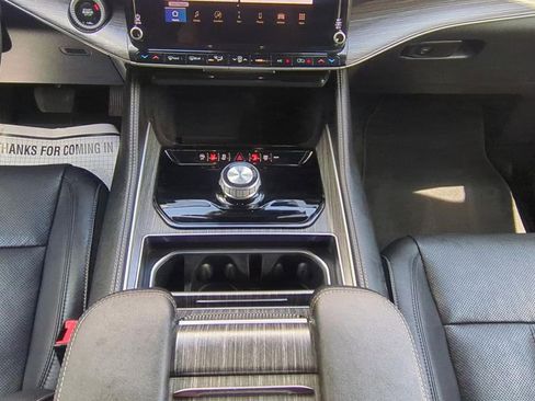 Used 2024 Jeep Wagoneer Series II RWD image 15