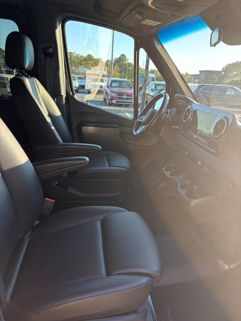 Used 2023 Mercedes-Benz Sprinter 2500 image 8