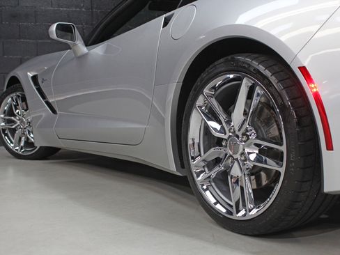 Used 2016 Chevrolet Corvette Stingray Coupe w/ 2LT Preferred Equipment Group RWD image 27