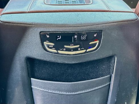 Used 2017 Cadillac Escalade Luxury AWD/4WD image 30