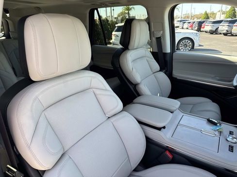 New 2026 Lincoln Navigator L Reserve AWD/4WD image 18