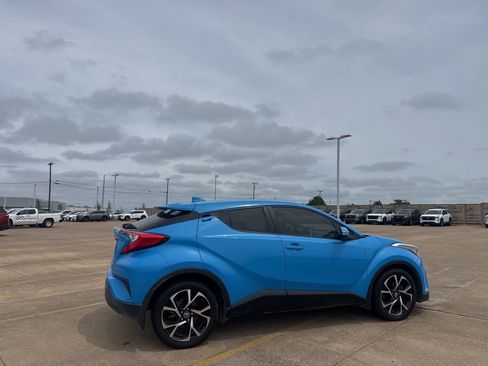 Used 2019 Toyota C-HR XLE FWD image 25