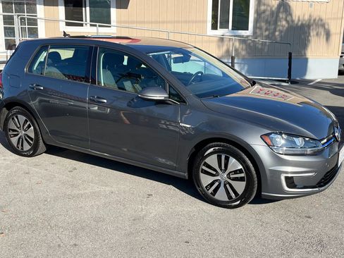Used 2019 Volkswagen e-Golf SE w/ Driver Assistance Package image 3