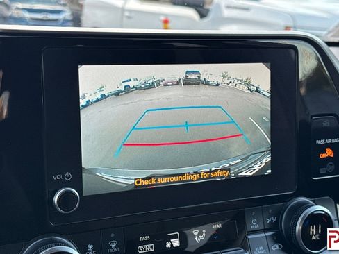 Used 2024 Toyota Highlander LE image 26