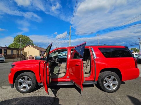 Used 2020 Chevrolet Suburban LT AWD/4WD image 9