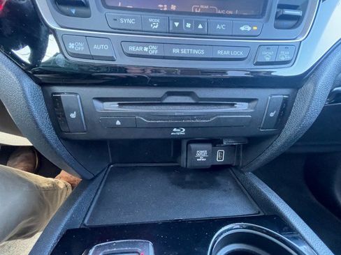 Used 2019 Honda Pilot Touring image 38