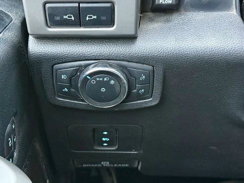 Used 2021 Ford F350 Lariat w/ Chrome Package image 19