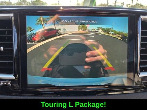 Used 2024 Chrysler Pacifica Touring-L FWD image 25