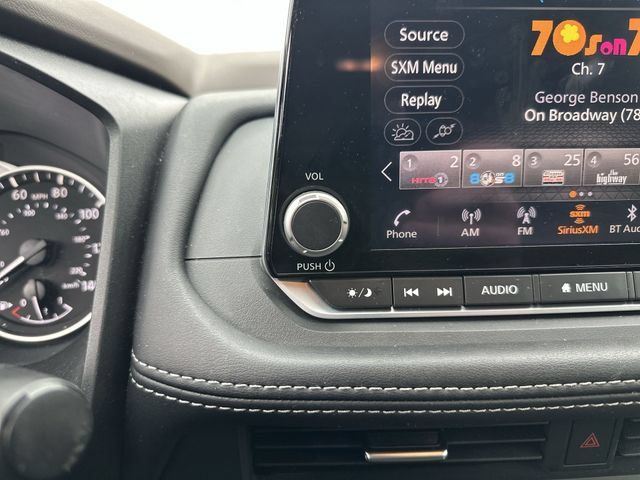Used 2023 Nissan Rogue SV AWD/4WD image 14